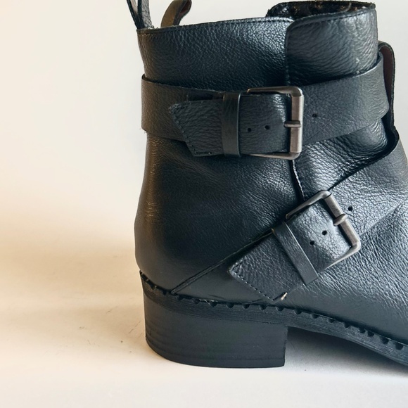 Gentle Souls Black Genuine Leather Rubber Outsole Ankle Boots size 9 - Picture 13 of 13